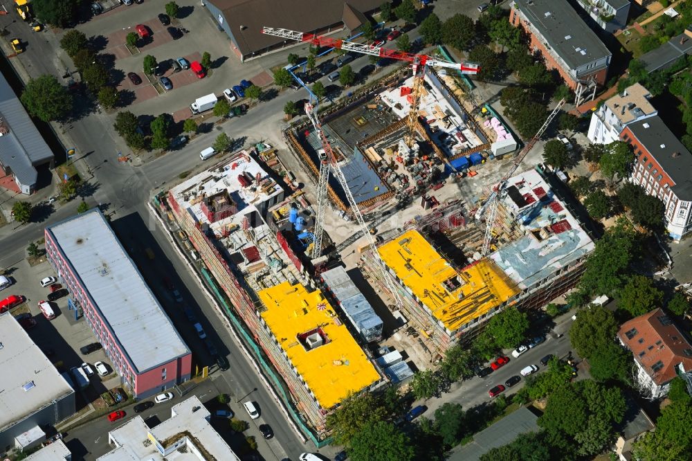 Berlin von oben - Baustelle zum Neubau eines Wohnhauses im Ortsteil Adlershof in Berlin, Deutschland