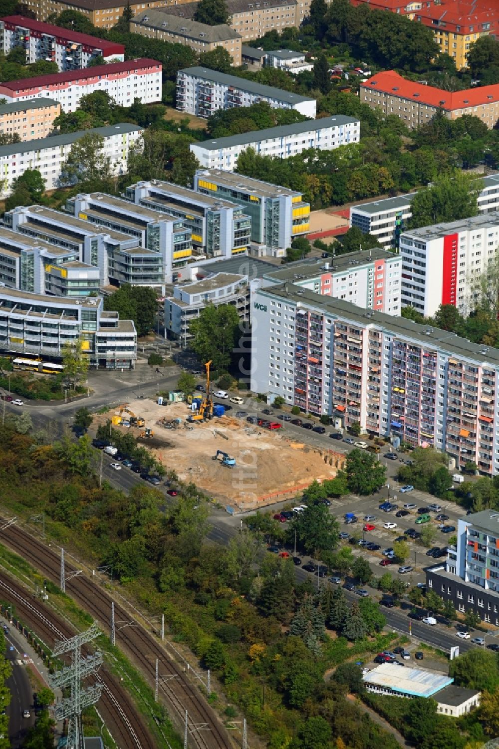 Berlin aus der Vogelperspektive: Baustelle zum Neubau eines Wohnhauses im Ortsteil Fennpfuhl in Berlin, Deutschland