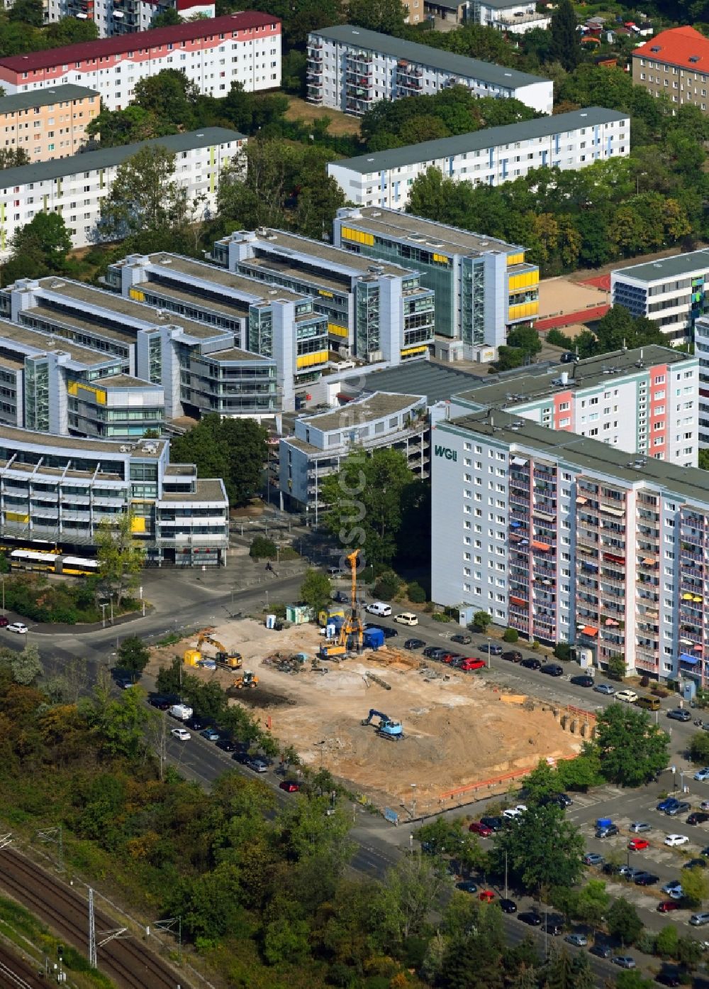 Luftbild Berlin - Baustelle zum Neubau eines Wohnhauses im Ortsteil Fennpfuhl in Berlin, Deutschland