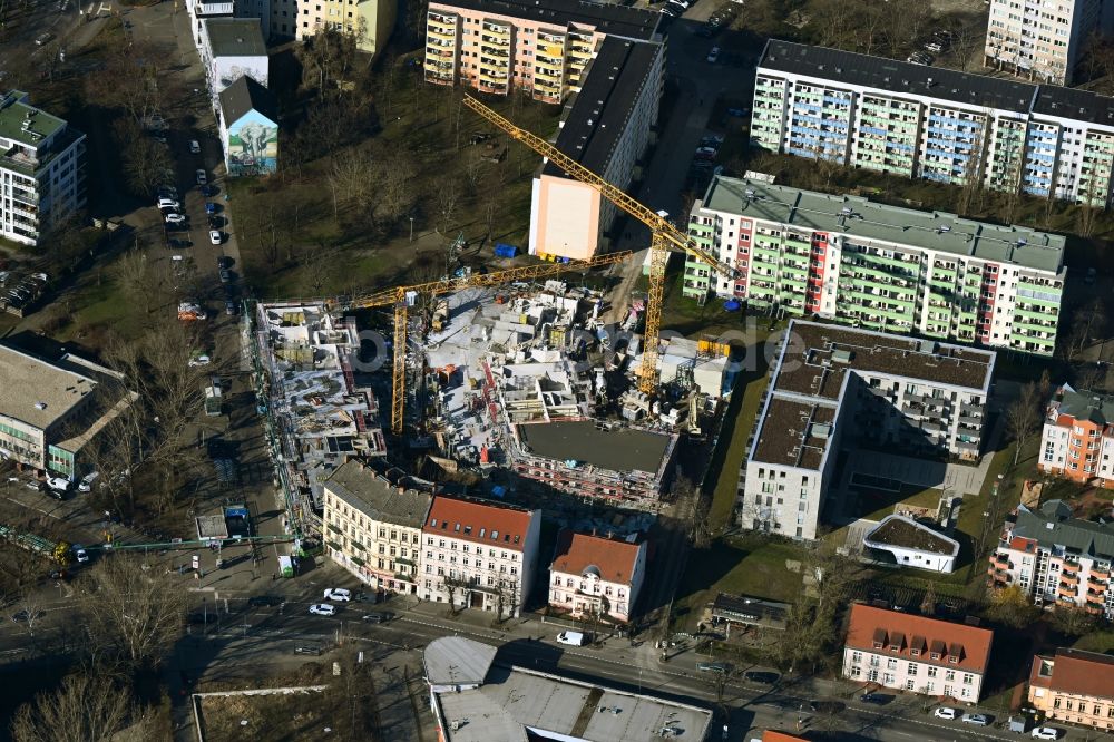 Berlin aus der Vogelperspektive: Baustelle zum Neubau eines Wohnhauses im Ortsteil Friedrichsfelde in Berlin, Deutschland