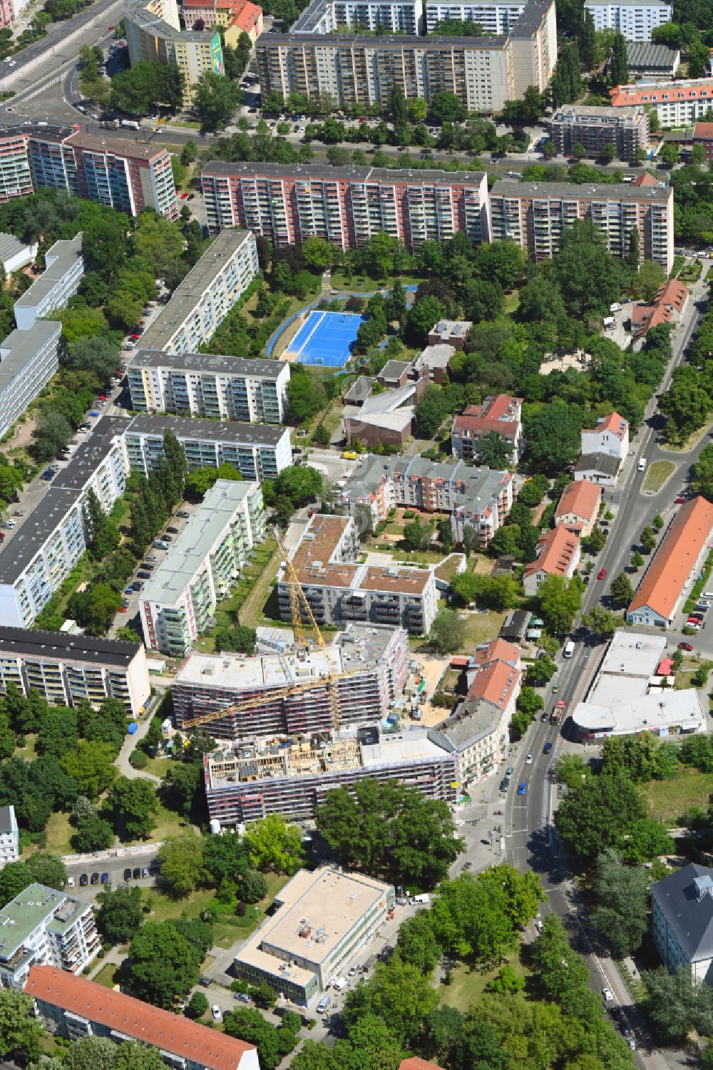 Luftbild Berlin - Baustelle zum Neubau eines Wohnhauses im Ortsteil Friedrichsfelde in Berlin, Deutschland