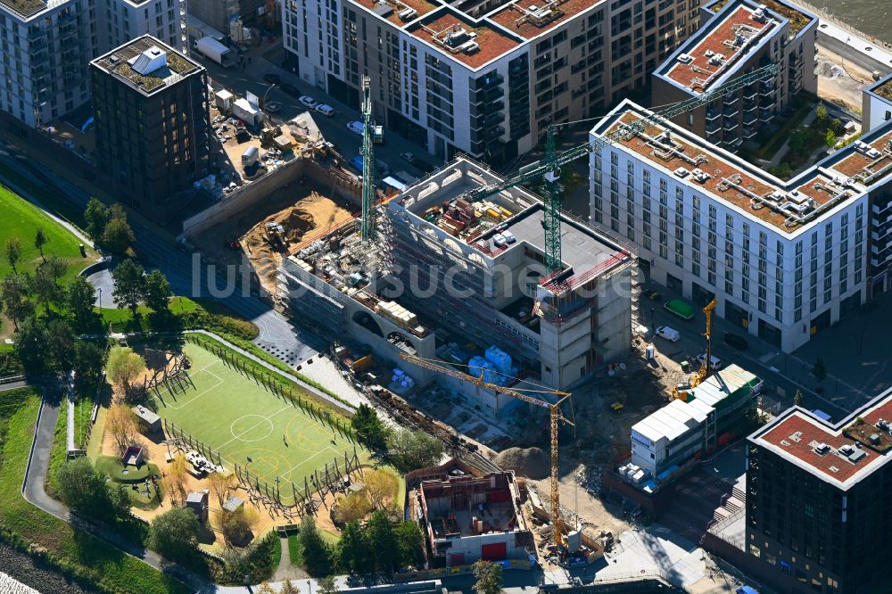 Luftbild Hamburg - Baustelle zum Neubau eines Wohnhauses im Ortsteil HafenCity in Hamburg, Deutschland