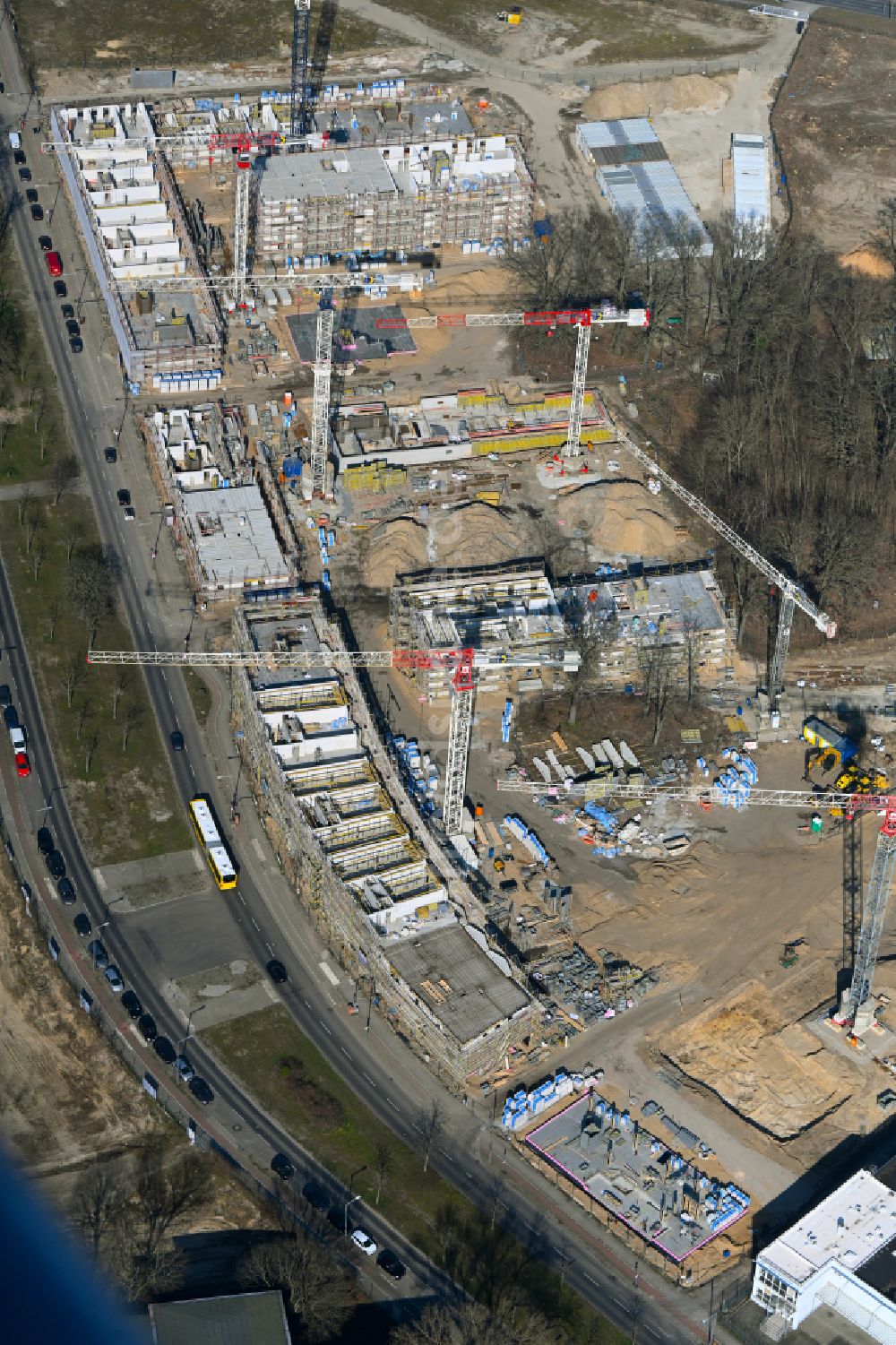 Berlin von oben - Baustelle zum Neubau eines Wohnhauses im Ortsteil Haselhorst in Spandau in Berlin, Deutschland