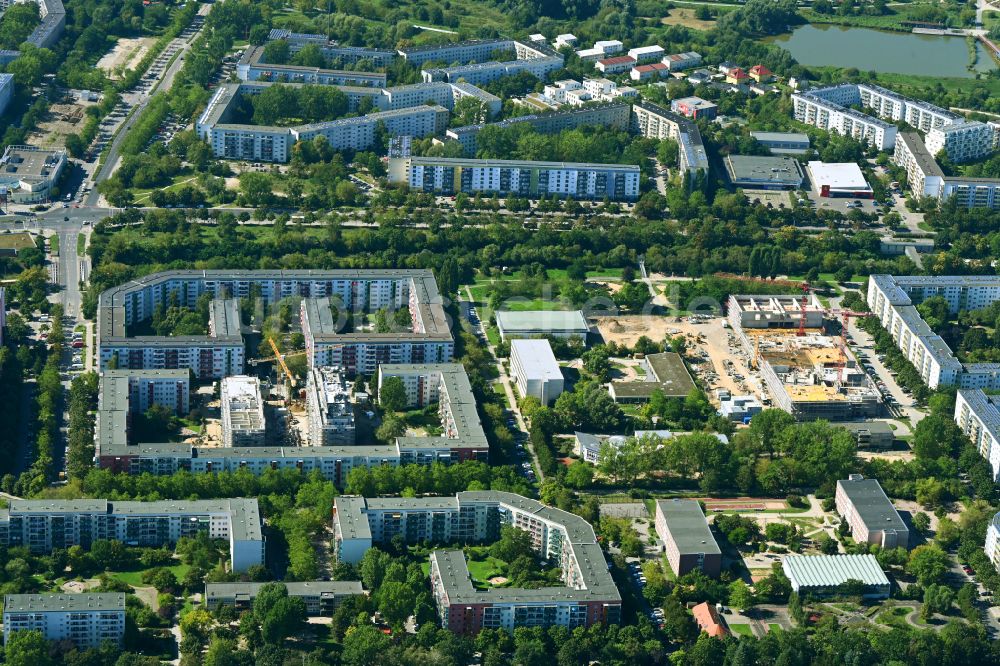 Luftaufnahme Berlin - Baustelle zum Neubau eines Wohnhauses im Ortsteil Hellersdorf in Berlin, Deutschland