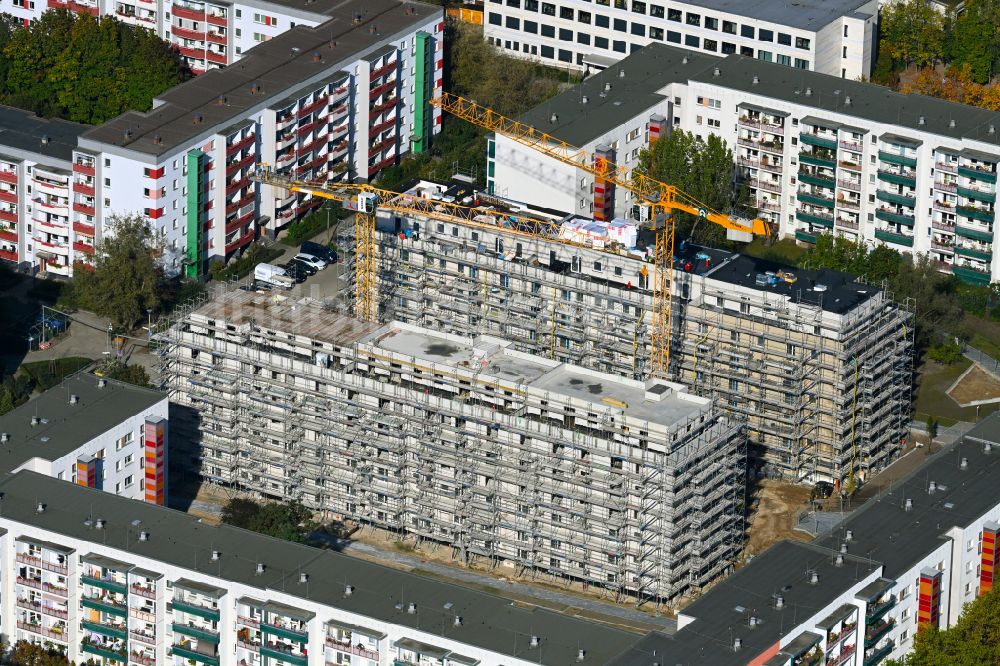 Luftaufnahme Berlin - Baustelle zum Neubau eines Wohnhauses im Ortsteil Hellersdorf in Berlin, Deutschland