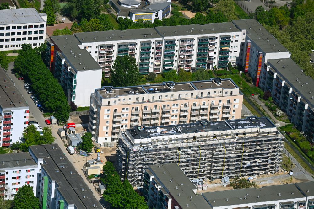 Berlin von oben - Baustelle zum Neubau eines Wohnhauses im Ortsteil Hellersdorf in Berlin, Deutschland