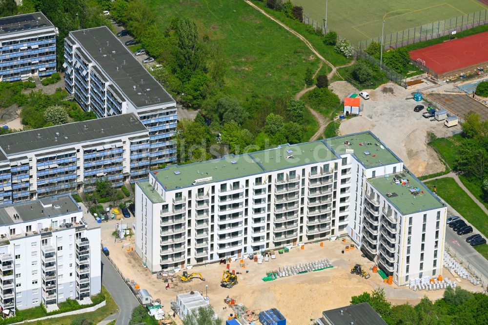 Luftaufnahme Berlin - Baustelle zum Neubau eines Wohnhauses im Ortsteil Hellersdorf in Berlin, Deutschland