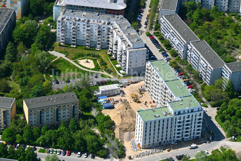 Berlin von oben - Baustelle zum Neubau eines Wohnhauses im Ortsteil Hellersdorf in Berlin, Deutschland