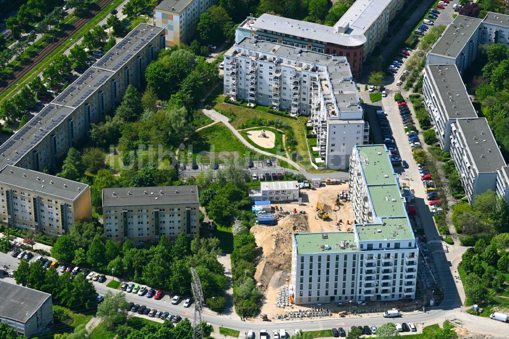 Berlin aus der Vogelperspektive: Baustelle zum Neubau eines Wohnhauses im Ortsteil Hellersdorf in Berlin, Deutschland