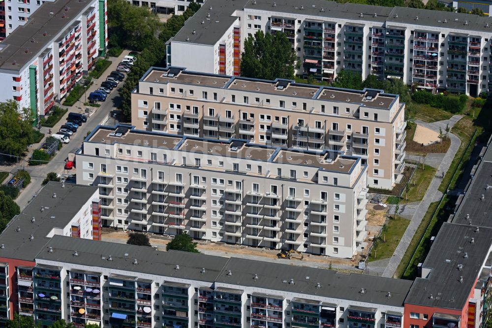 Luftaufnahme Berlin - Baustelle zum Neubau eines Wohnhauses im Ortsteil Hellersdorf in Berlin, Deutschland