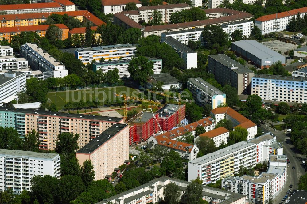 Luftbild Berlin - Baustelle zum Neubau eines Wohnhauses im Ortsteil Hohenschönhausen in Berlin, Deutschland