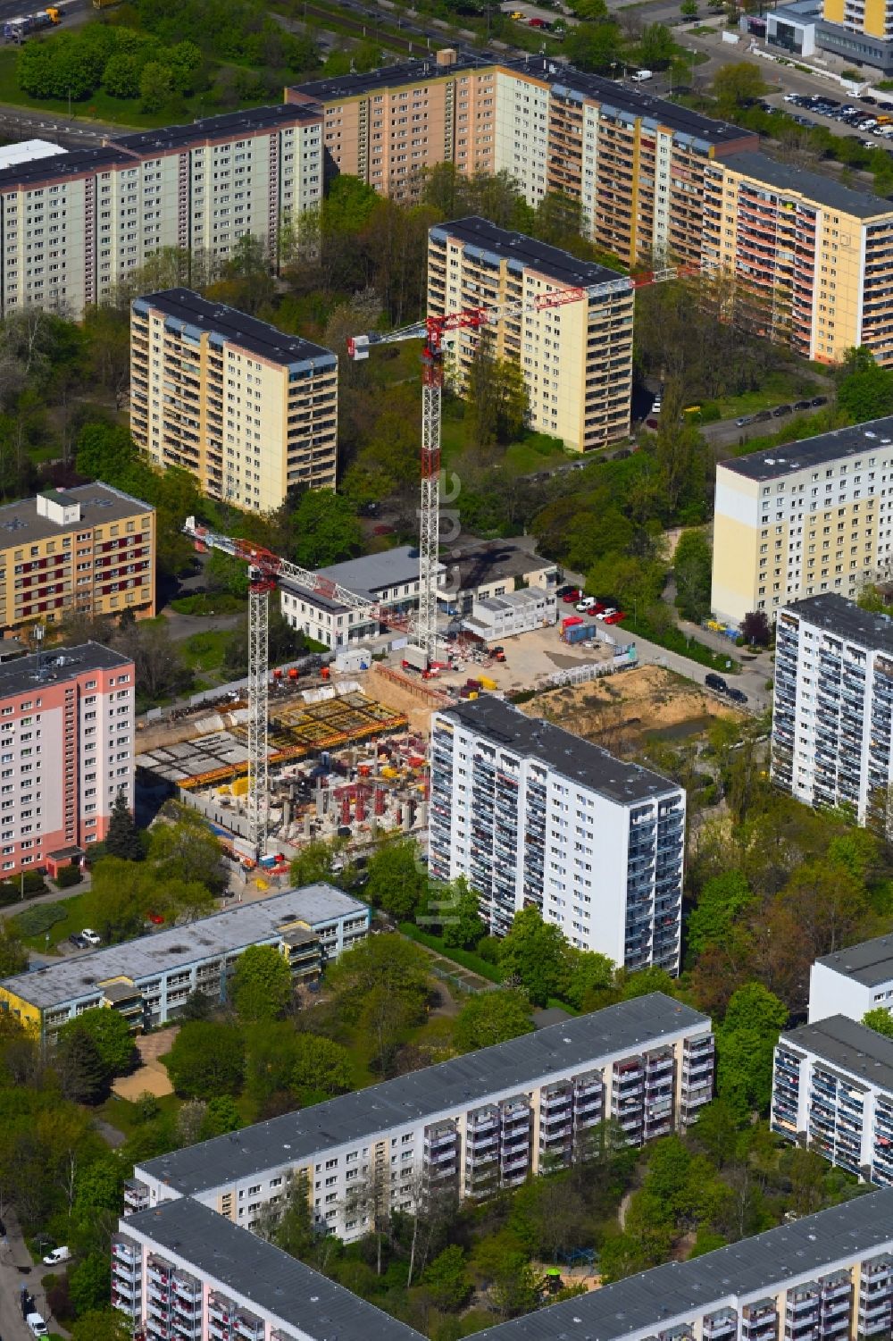 Berlin von oben - Baustelle zum Neubau eines Wohnhauses im Ortsteil Marzahn in Berlin, Deutschland