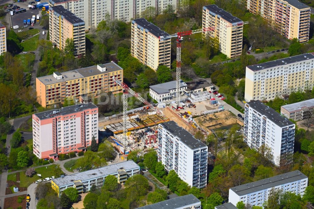 Berlin aus der Vogelperspektive: Baustelle zum Neubau eines Wohnhauses im Ortsteil Marzahn in Berlin, Deutschland