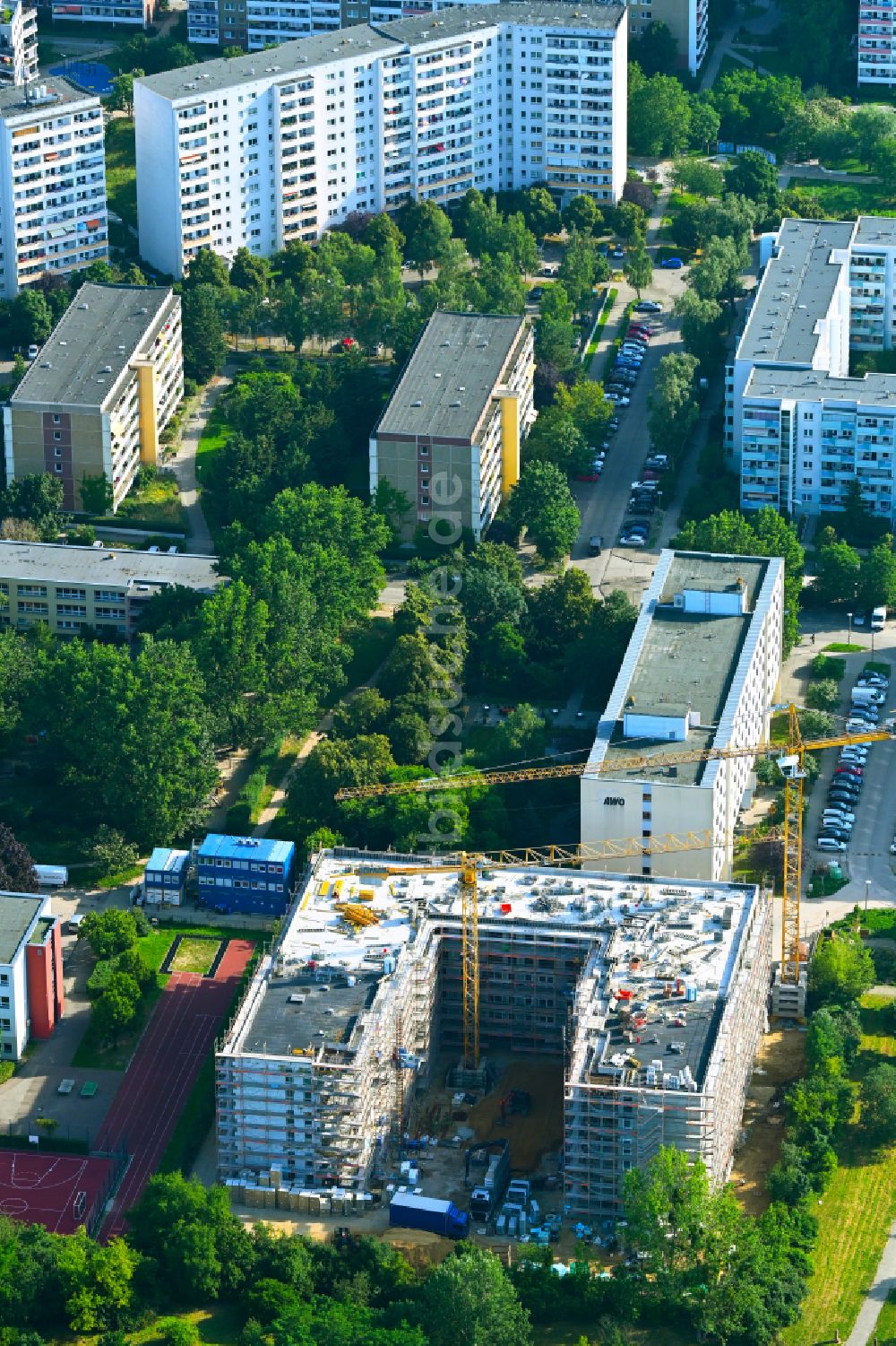 Luftbild Berlin - Baustelle zum Neubau eines Wohnhauses im Ortsteil Marzahn in Berlin, Deutschland