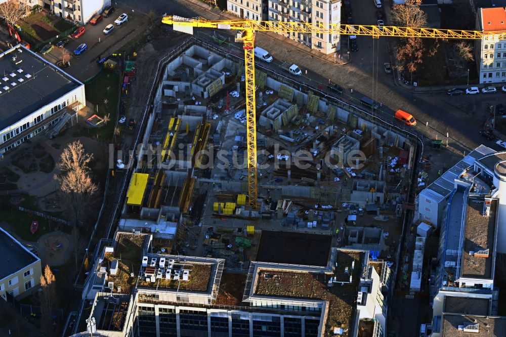 Luftbild Leipzig - Baustelle zum Neubau eines Wohnhauses im Ortsteil Neustadt-Neuschönefeld in Leipzig im Bundesland Sachsen, Deutschland