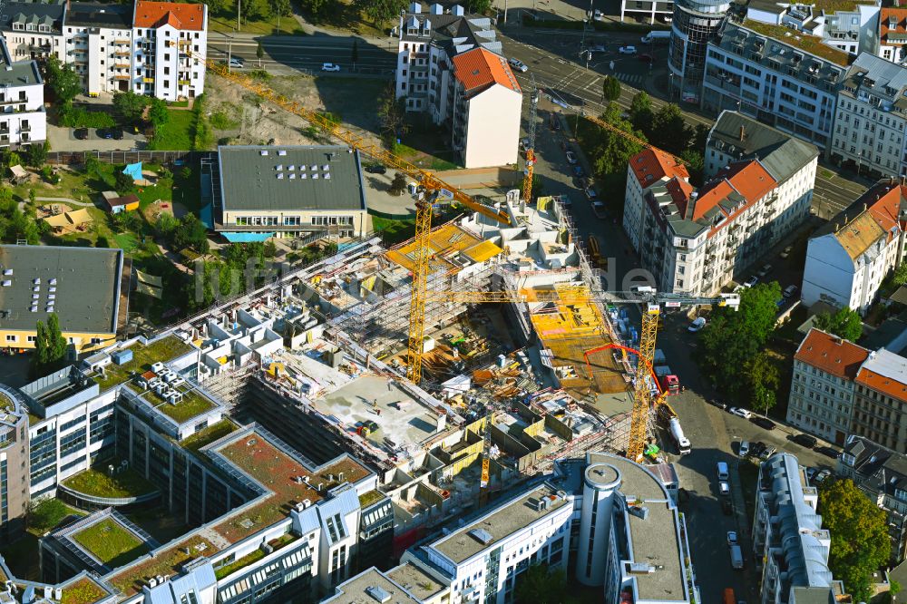 Leipzig aus der Vogelperspektive: Baustelle zum Neubau eines Wohnhauses im Ortsteil Neustadt-Neuschönefeld in Leipzig im Bundesland Sachsen, Deutschland