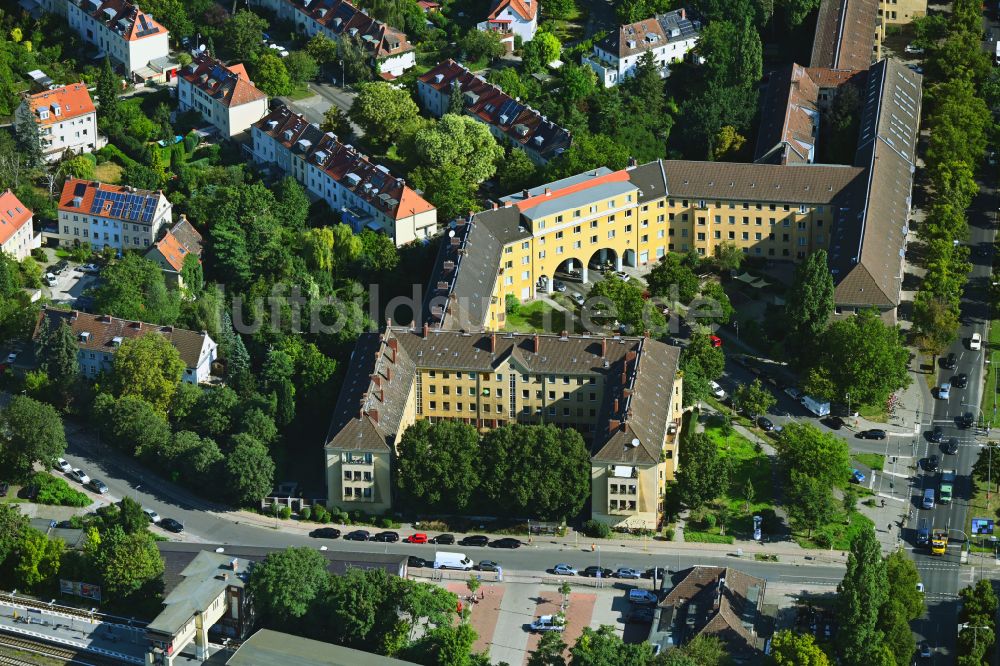 Luftbild Berlin - Baustelle zum Neubau eines Wohnhauses im Ortsteil Tempelhof in Berlin, Deutschland