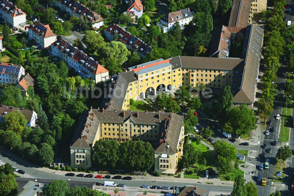 Luftaufnahme Berlin - Baustelle zum Neubau eines Wohnhauses im Ortsteil Tempelhof in Berlin, Deutschland