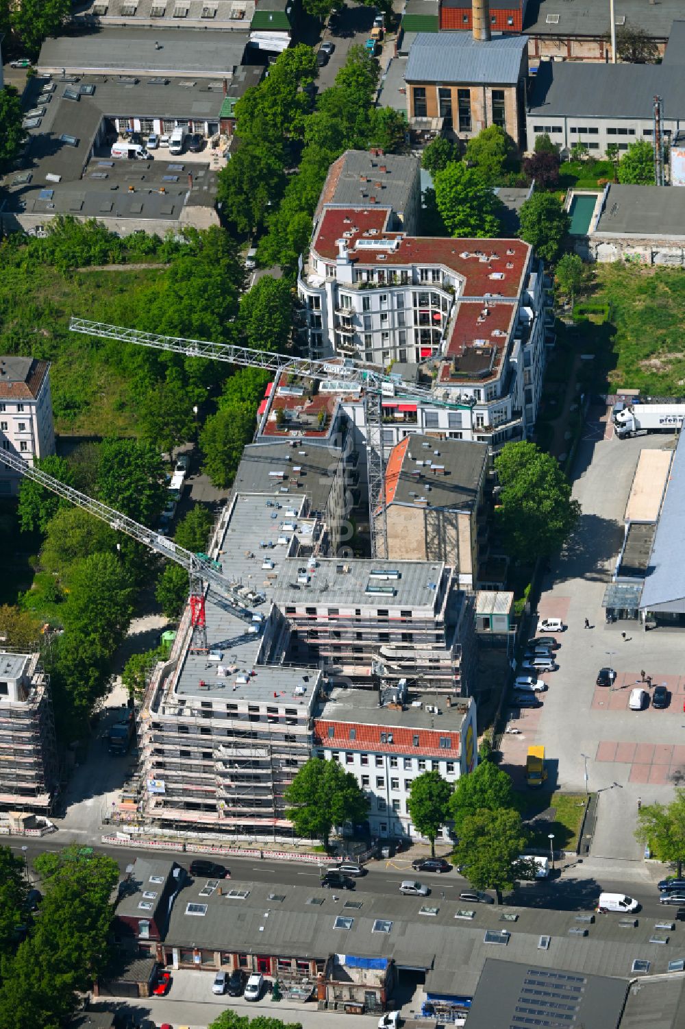 Luftaufnahme Berlin - Baustelle zum Neubau eines Wohnhauses im Ortsteil Weißensee in Berlin, Deutschland