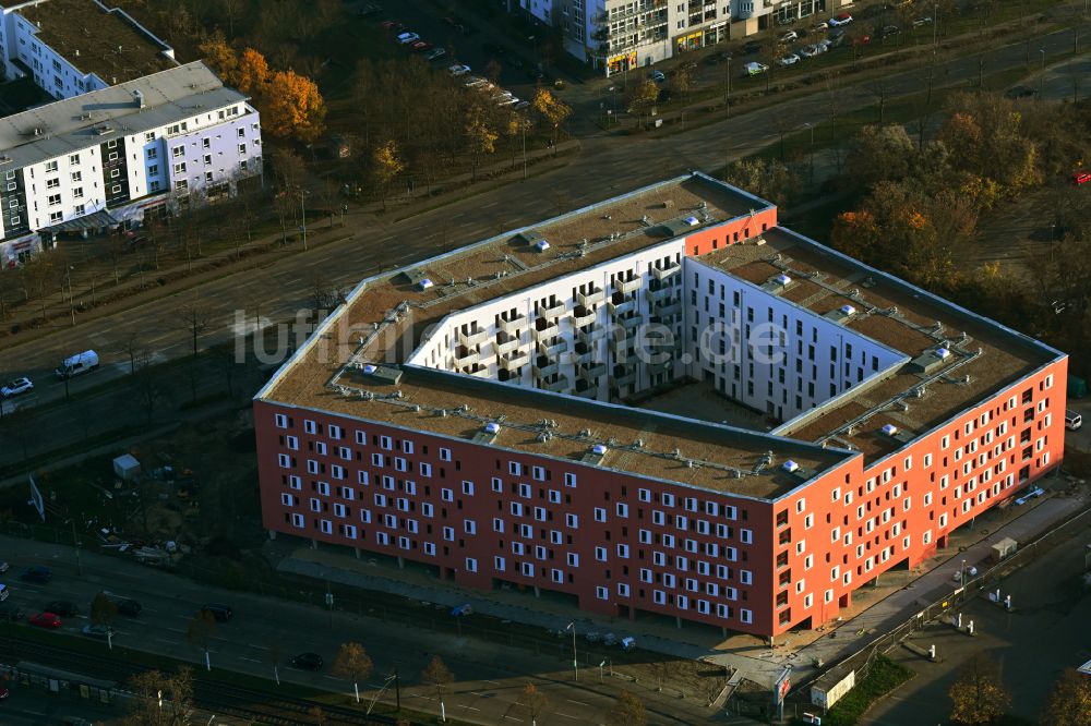 Berlin aus der Vogelperspektive: Baustelle zum Neubau eines Wohnhauses Pöhlbergstraße im Ortsteil Marzahn in Berlin, Deutschland