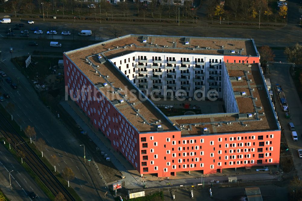 Luftbild Berlin - Baustelle zum Neubau eines Wohnhauses Pöhlbergstraße im Ortsteil Marzahn in Berlin, Deutschland