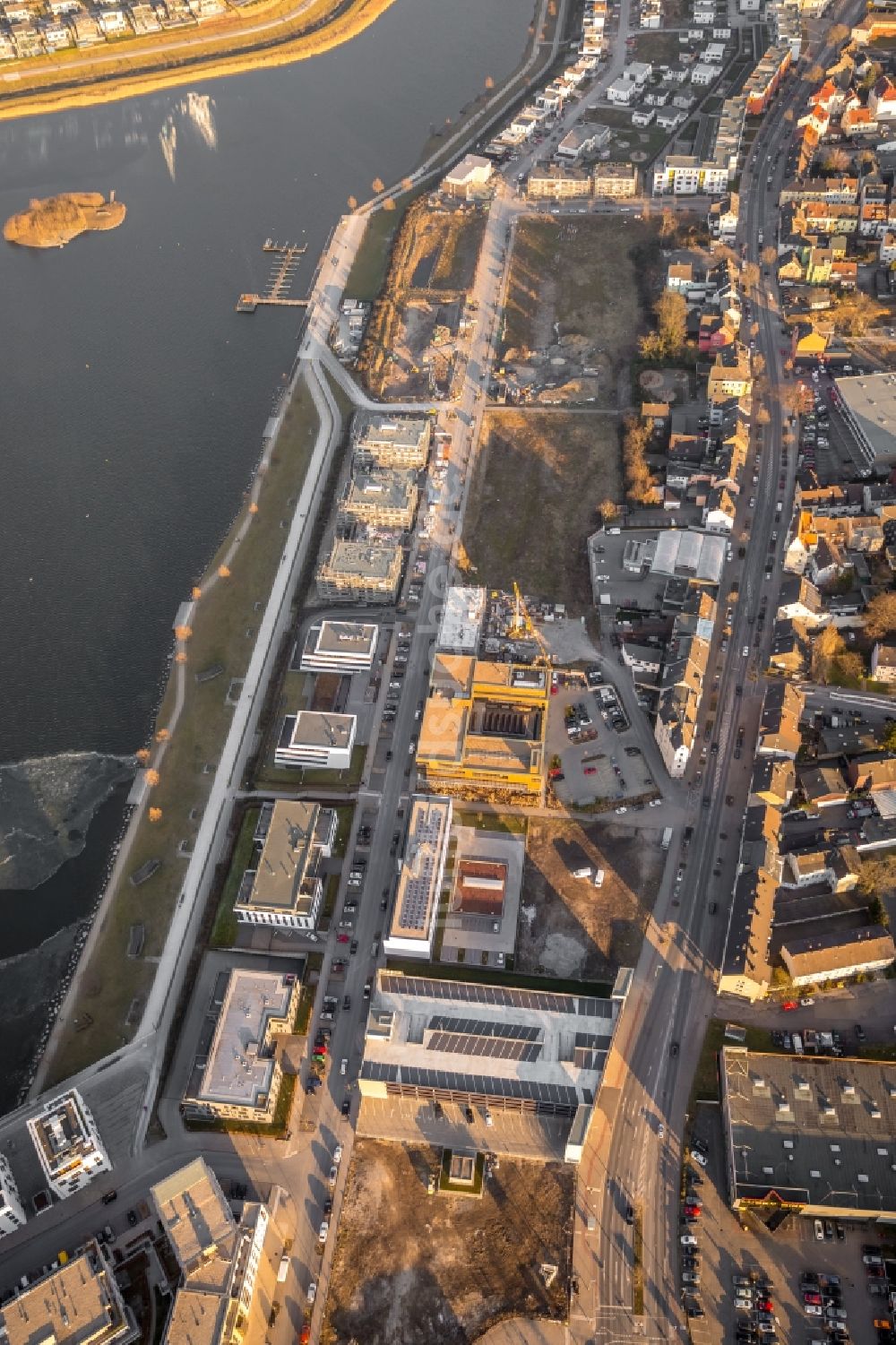 Dortmund aus der Vogelperspektive: Baustelle zum Neubau eines Wohnhauses an der Phoenixseestraße im Ortsteil Hörde in Dortmund im Bundesland Nordrhein-Westfalen, Deutschland