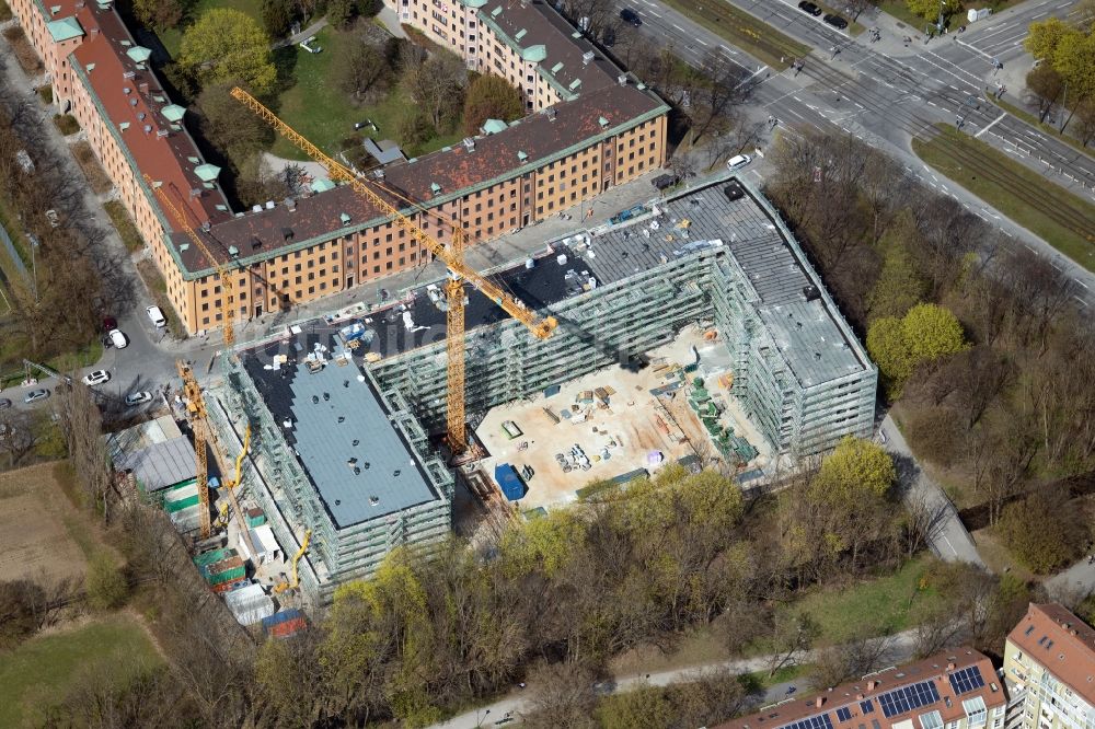 Luftaufnahme München - Baustelle zum Neubau eines Wohnhauses Postillonstraße Ecke Dachauer Straße im Ortsteil Neuhausen-Nymphenburg in München im Bundesland Bayern, Deutschland