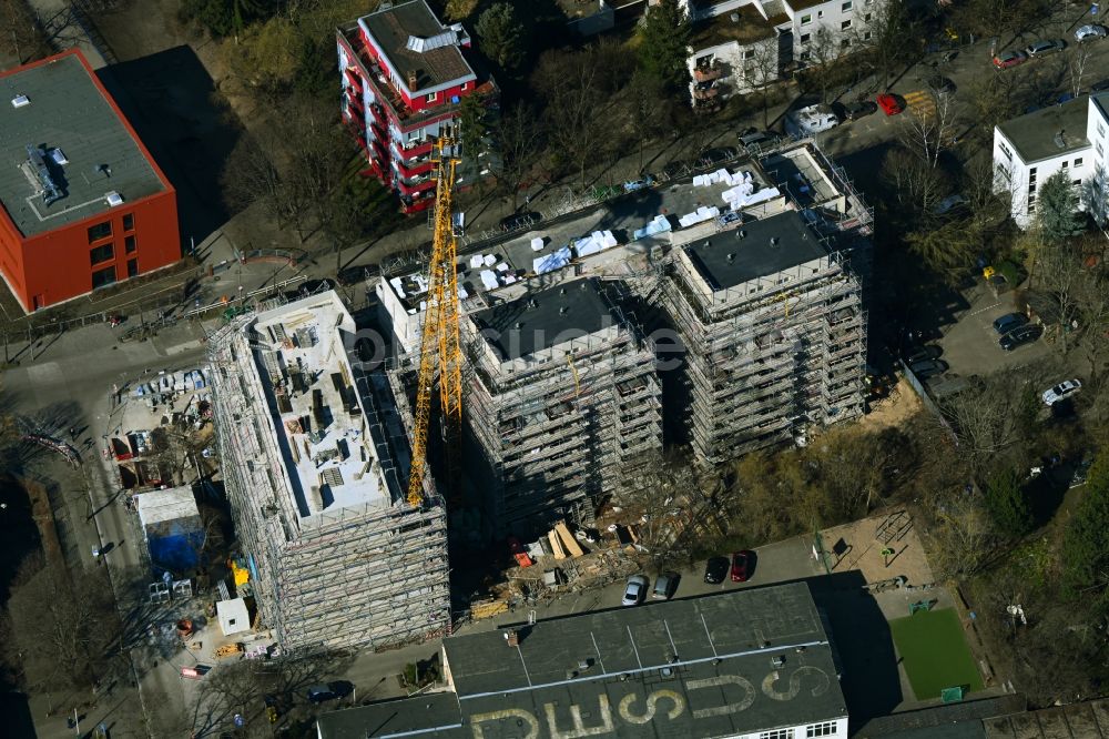 Berlin aus der Vogelperspektive: Baustelle zum Neubau eines Wohnhauses des Projekts entSPANDAU an der Flankenschanze in Berlin, Deutschland