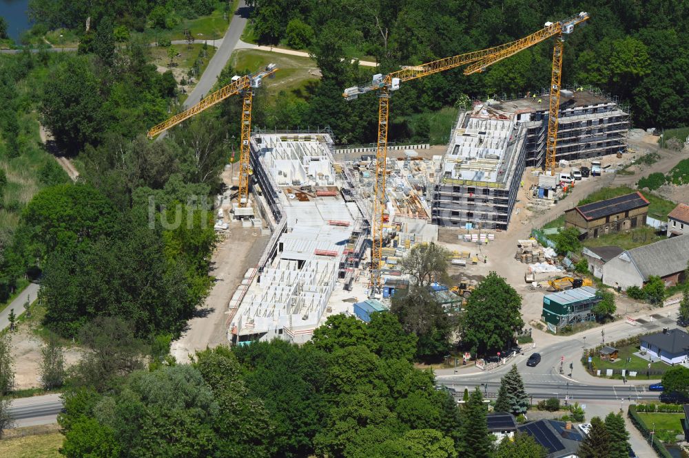 Bernau von oben - Baustelle zum Neubau eines Wohnhauses des Projekts Panke Aue am Schönfelder Weg in Bernau im Bundesland Brandenburg, Deutschland