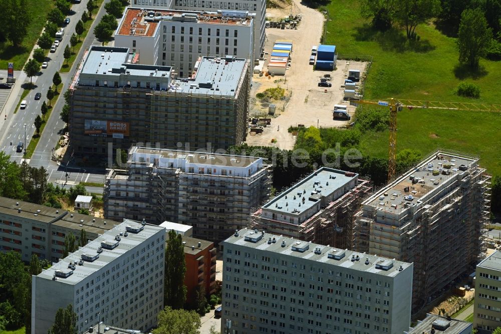 Berlin von oben - Baustelle zum Neubau eines Wohnhauses an der Schützenstraße im Ortsteil Altglienicke in Berlin, Deutschland