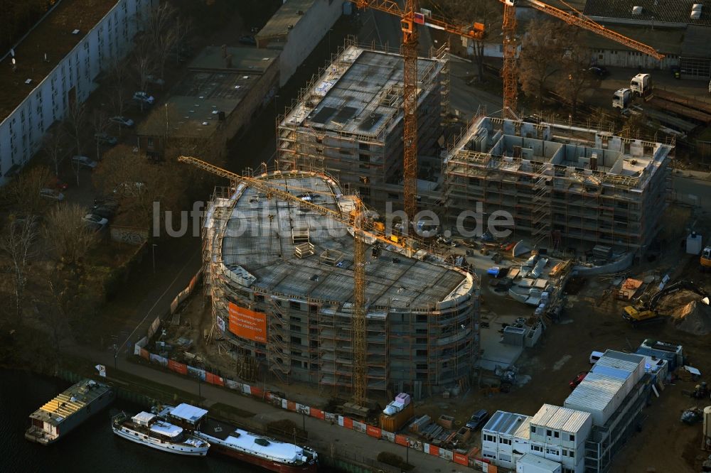 Berlin aus der Vogelperspektive: Baustelle zum Neubau eines Wohnhauses Speicher Ballett im Ortsteil Hakenfelde in Berlin, Deutschland