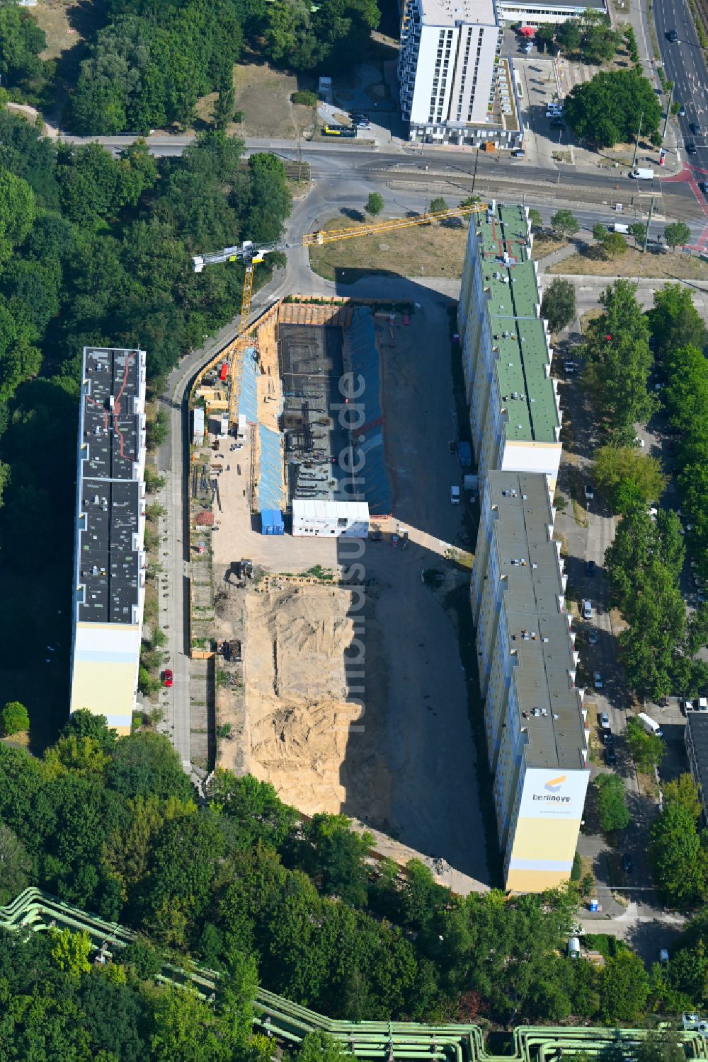 Luftaufnahme Berlin - Baustelle zum Neubau eines Wohnhauses mit Studentenapartments der Belinovo Grundstücksentwicklung GmbH in Berlin, Deutschland