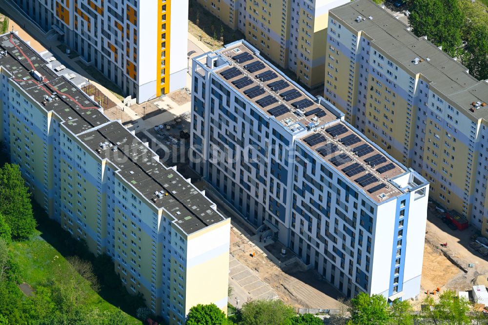 Luftaufnahme Berlin - Baustelle zum Neubau eines Wohnhauses mit Studentenapartments der Belinovo Grundstücksentwicklung GmbH in Berlin, Deutschland