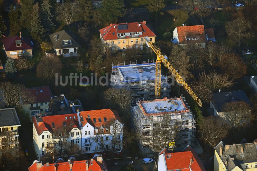 Luftaufnahme Berlin - Baustelle zum Neubau eines Wohnhauses an der Uhlandstraße im Ortsteil Niederschönhausen in Berlin, Deutschland