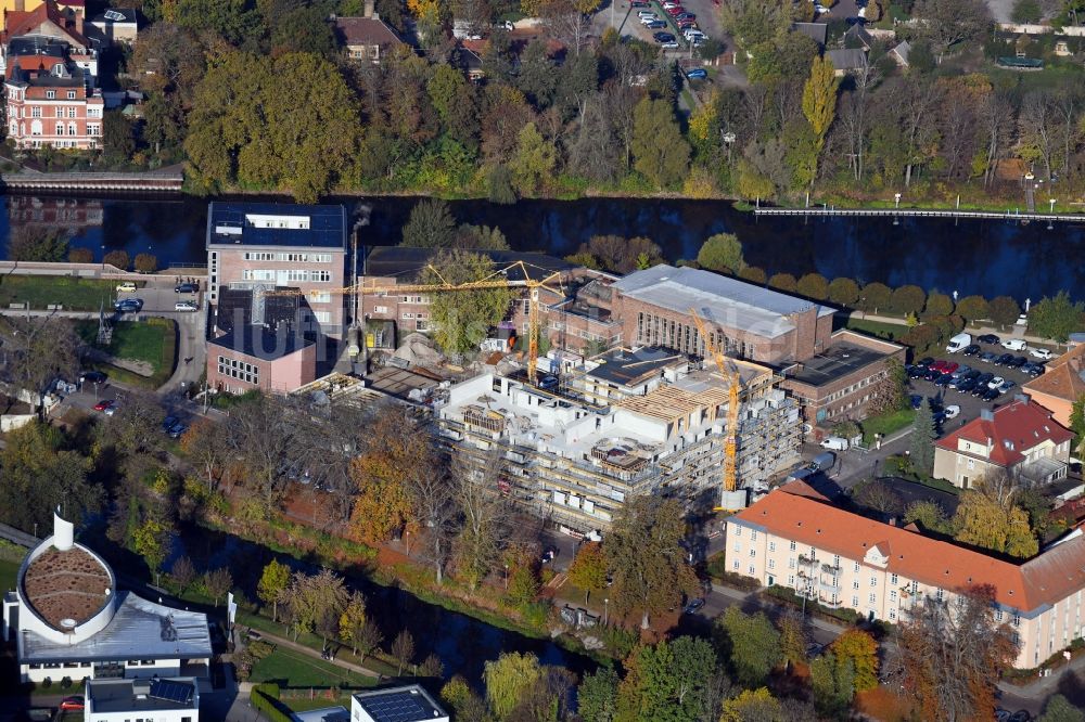 Luftaufnahme Brandenburg an der Havel - Baustelle zum Neubau eines Wohnhauses der Wohnen am Stadtbad Brandenburg an der Havel GmbH an der Kanalstraße in Brandenburg an der Havel im Bundesland Brandenburg, Deutschland