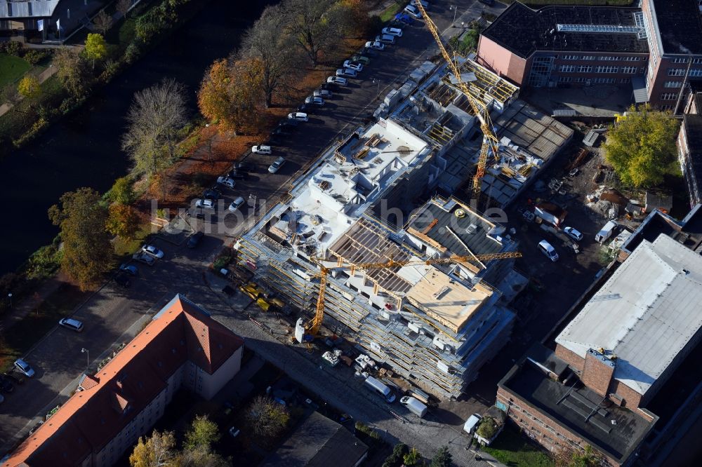 Luftaufnahme Brandenburg an der Havel - Baustelle zum Neubau eines Wohnhauses der Wohnen am Stadtbad Brandenburg an der Havel GmbH an der Kanalstraße in Brandenburg an der Havel im Bundesland Brandenburg, Deutschland