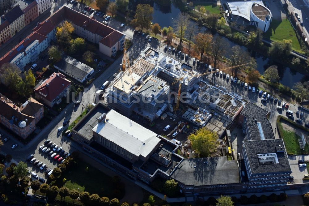 Brandenburg an der Havel aus der Vogelperspektive: Baustelle zum Neubau eines Wohnhauses der Wohnen am Stadtbad Brandenburg an der Havel GmbH an der Kanalstraße in Brandenburg an der Havel im Bundesland Brandenburg, Deutschland