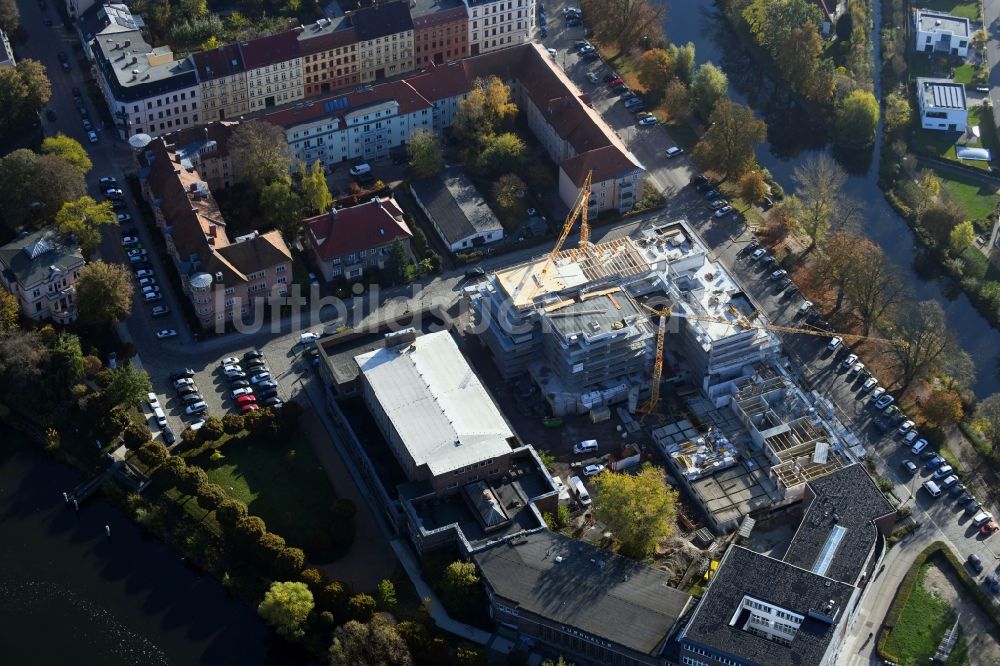 Luftbild Brandenburg an der Havel - Baustelle zum Neubau eines Wohnhauses der Wohnen am Stadtbad Brandenburg an der Havel GmbH an der Kanalstraße in Brandenburg an der Havel im Bundesland Brandenburg, Deutschland