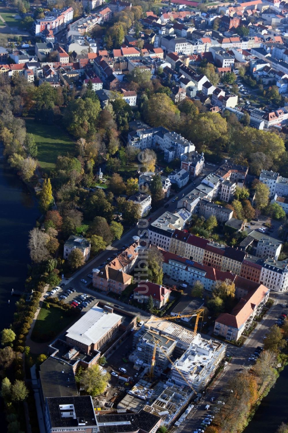 Brandenburg an der Havel aus der Vogelperspektive: Baustelle zum Neubau eines Wohnhauses der Wohnen am Stadtbad Brandenburg an der Havel GmbH an der Kanalstraße in Brandenburg an der Havel im Bundesland Brandenburg, Deutschland