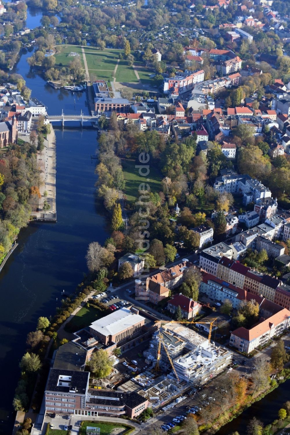 Luftaufnahme Brandenburg an der Havel - Baustelle zum Neubau eines Wohnhauses der Wohnen am Stadtbad Brandenburg an der Havel GmbH an der Kanalstraße in Brandenburg an der Havel im Bundesland Brandenburg, Deutschland