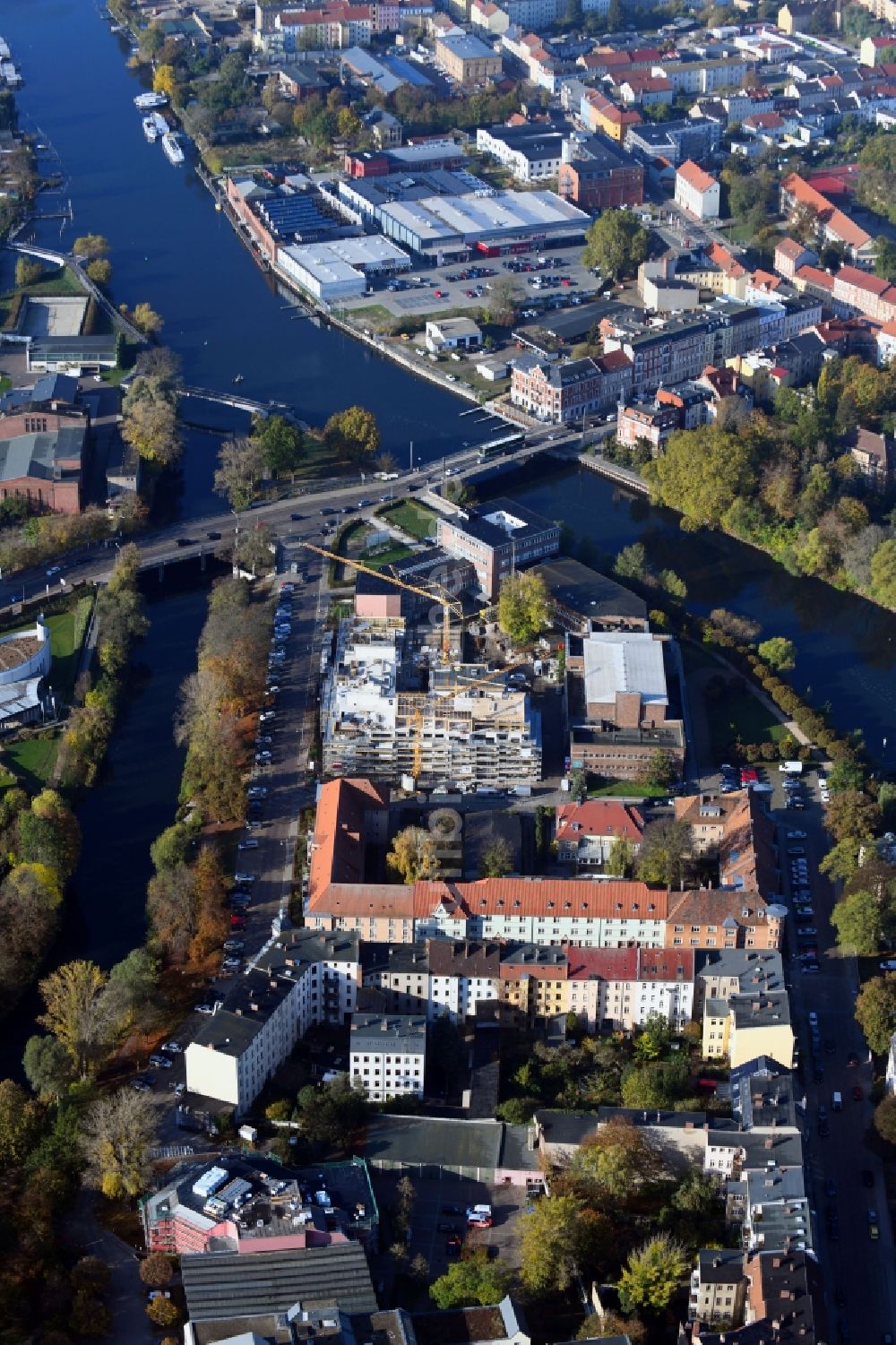 Brandenburg an der Havel aus der Vogelperspektive: Baustelle zum Neubau eines Wohnhauses der Wohnen am Stadtbad Brandenburg an der Havel GmbH an der Kanalstraße in Brandenburg an der Havel im Bundesland Brandenburg, Deutschland