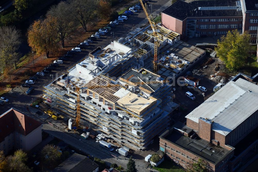 Luftbild Brandenburg an der Havel - Baustelle zum Neubau eines Wohnhauses der Wohnen am Stadtbad Brandenburg an der Havel GmbH an der Kanalstraße in Brandenburg an der Havel im Bundesland Brandenburg, Deutschland