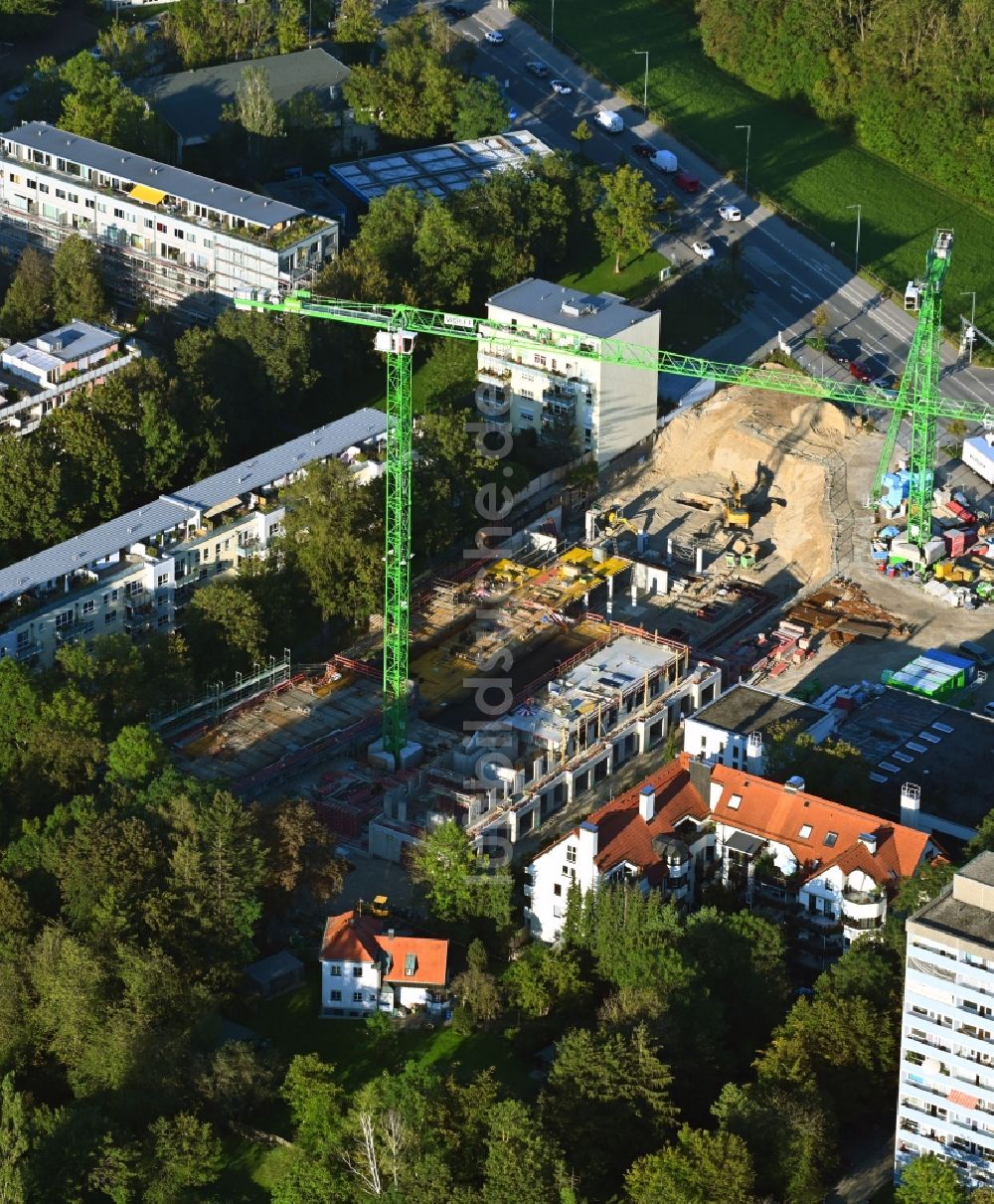 München von oben - Baustelle zum Neubau eines Wohnhauses an der Wolfratshauser Straße im Ortsteil Obersendling in München im Bundesland Bayern, Deutschland