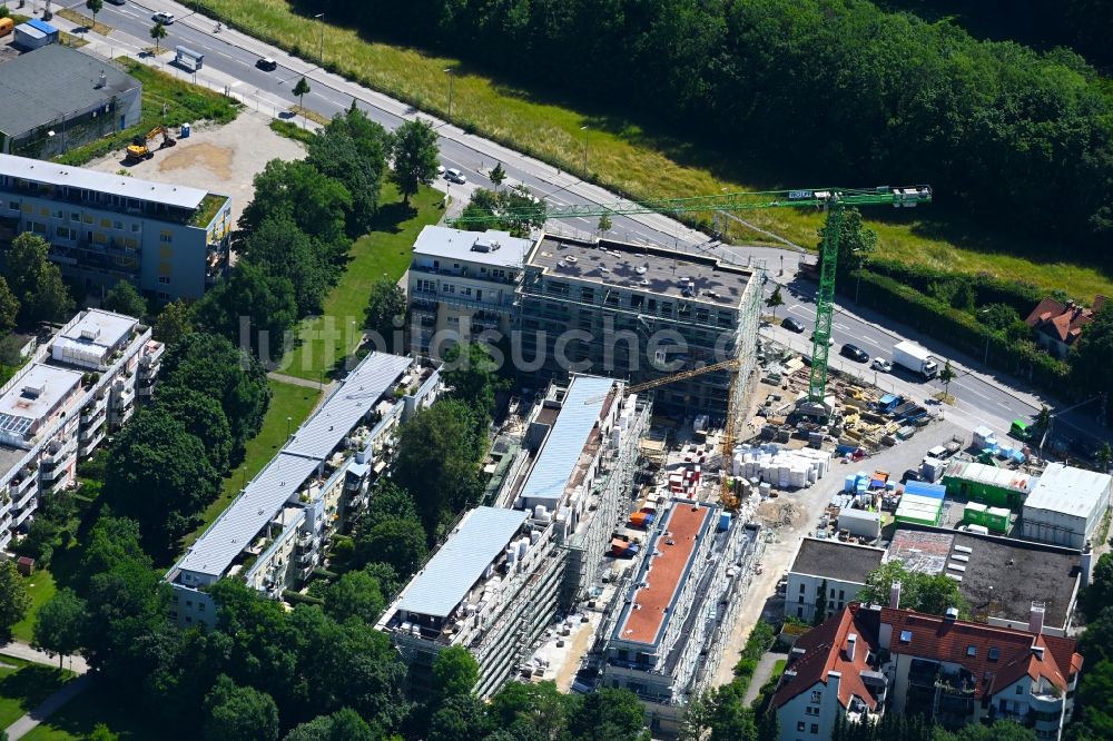 München von oben - Baustelle zum Neubau eines Wohnhauses an der Wolfratshauser Straße im Ortsteil Obersendling in München im Bundesland Bayern, Deutschland