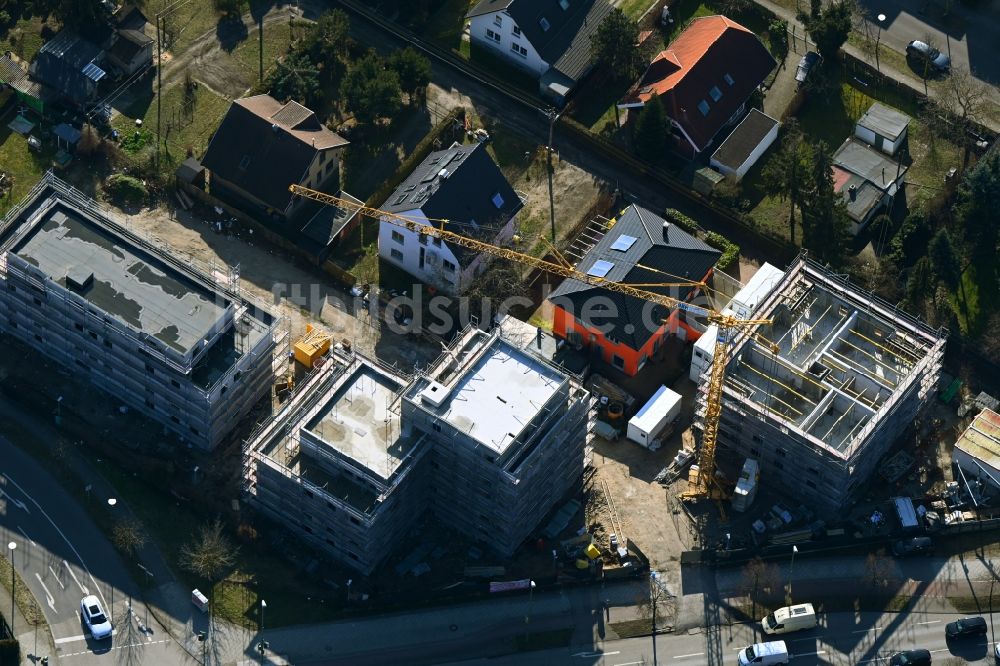 Berlin aus der Vogelperspektive: Baustelle zum Neubau eines Wohnhauses am Wuhletal im Ortsteil Biesdorf in Berlin, Deutschland