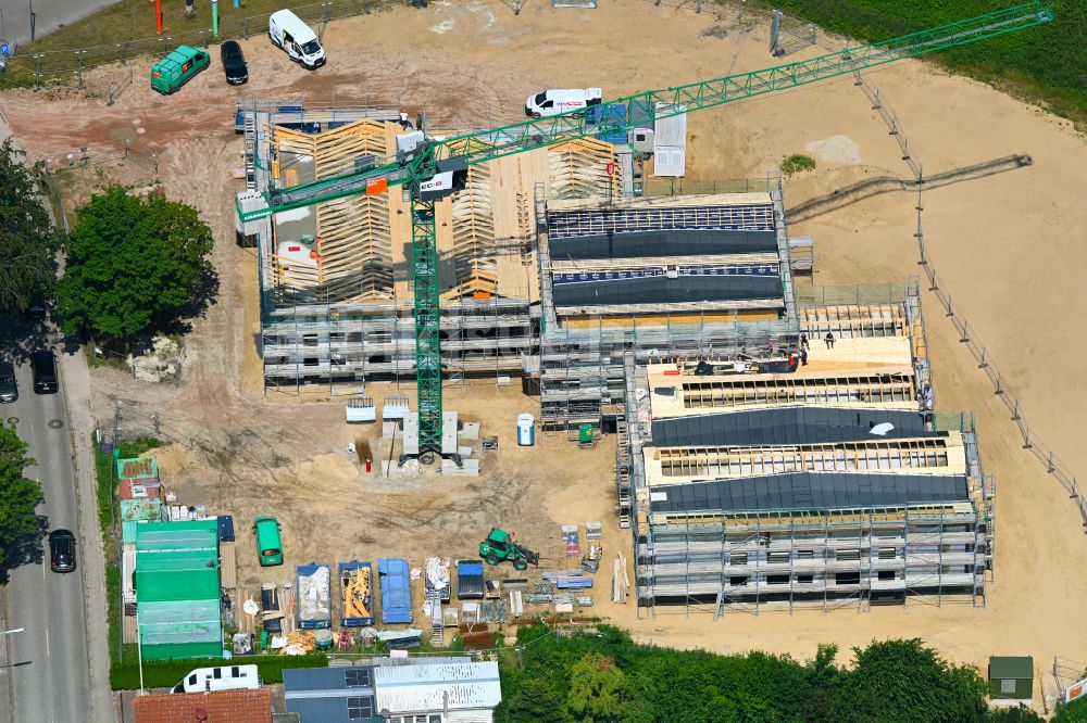 Luftaufnahme Meldorf - Baustelle zum Neubau eines Wohnheim Wohnpflegeheim - Gebäude der Stiftung Mensch in Meldorf im Bundesland Schleswig-Holstein, Deutschland