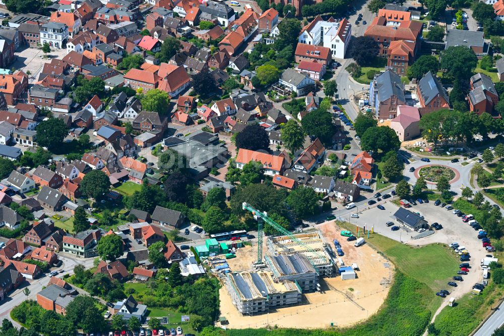 Meldorf von oben - Baustelle zum Neubau eines Wohnheim Wohnpflegeheim - Gebäude der Stiftung Mensch in Meldorf im Bundesland Schleswig-Holstein, Deutschland