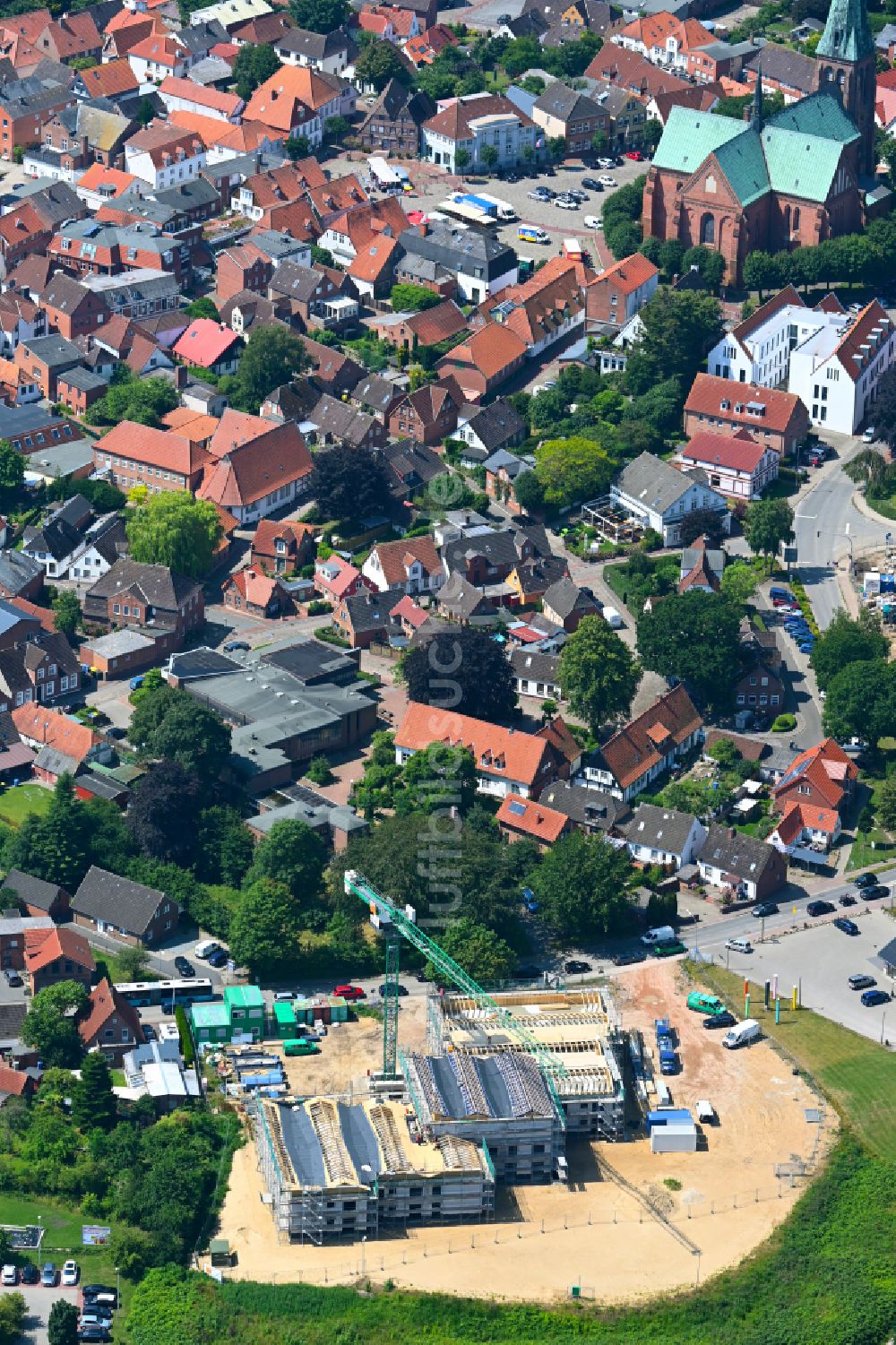 Meldorf aus der Vogelperspektive: Baustelle zum Neubau eines Wohnheim Wohnpflegeheim - Gebäude der Stiftung Mensch in Meldorf im Bundesland Schleswig-Holstein, Deutschland