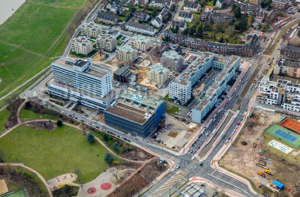 Luftbild Düsseldorf - Baustelle zum Neubau des Wohnhochhauses Rheinkilometer 740 (RKM 740) in Düsseldorf im Bundesland Nordrhein-Westfalen, Deutschland