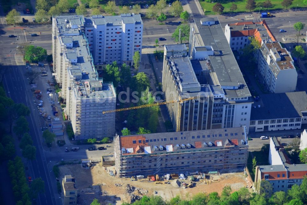 Luftbild Berlin - Baustelle zum Neubau des Wohnneubau- Bauvorhaben Carrée Alte Post in der Dottistraße in Berlin Lichtenberg